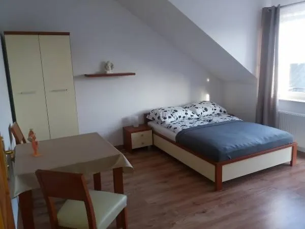 Апартаменты Goscinne Kolc Ястарня